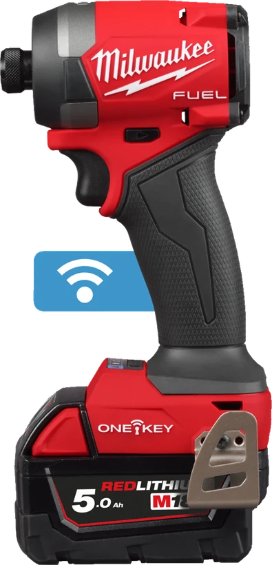 Milwaukee M18 ONEID3 鋰電無碳刷衝擊起子機，裝上 M18 5.0Ah 電池